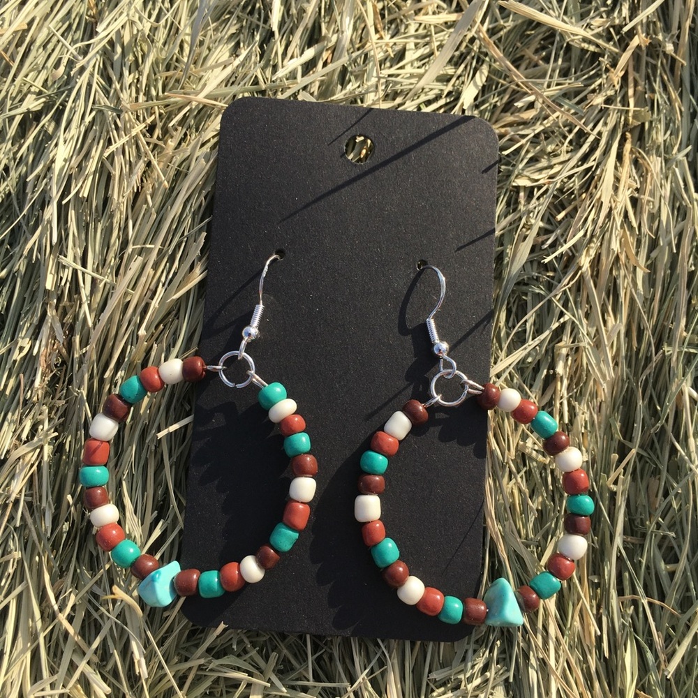 Western Style Beaded Hoop Earrings!🤎